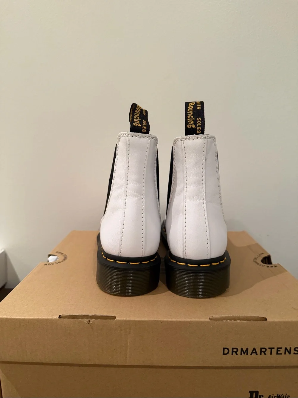 Dr.Martens 2976 Women’s Softy T Leather White Chelsea Boots